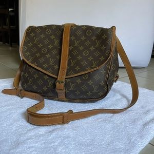 Authentic Louis Vuitton Saumur Shoulder Bag